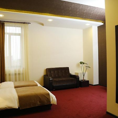 Tomu'S Hotel Ґюмрі Екстер'єр фото