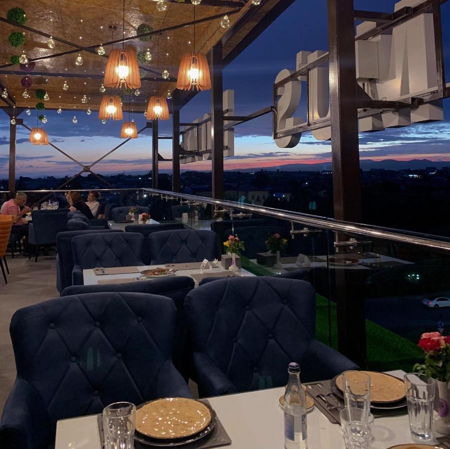 Tomu'S Hotel Ґюмрі Екстер'єр фото