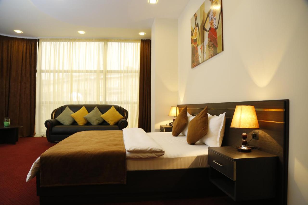Tomu'S Hotel Ґюмрі Екстер'єр фото