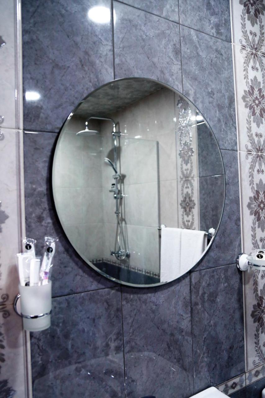 Tomu'S Hotel Ґюмрі Екстер'єр фото
