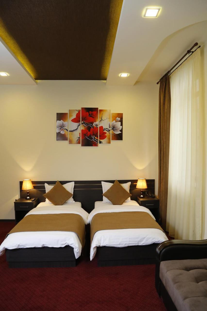 Tomu'S Hotel Ґюмрі Екстер'єр фото