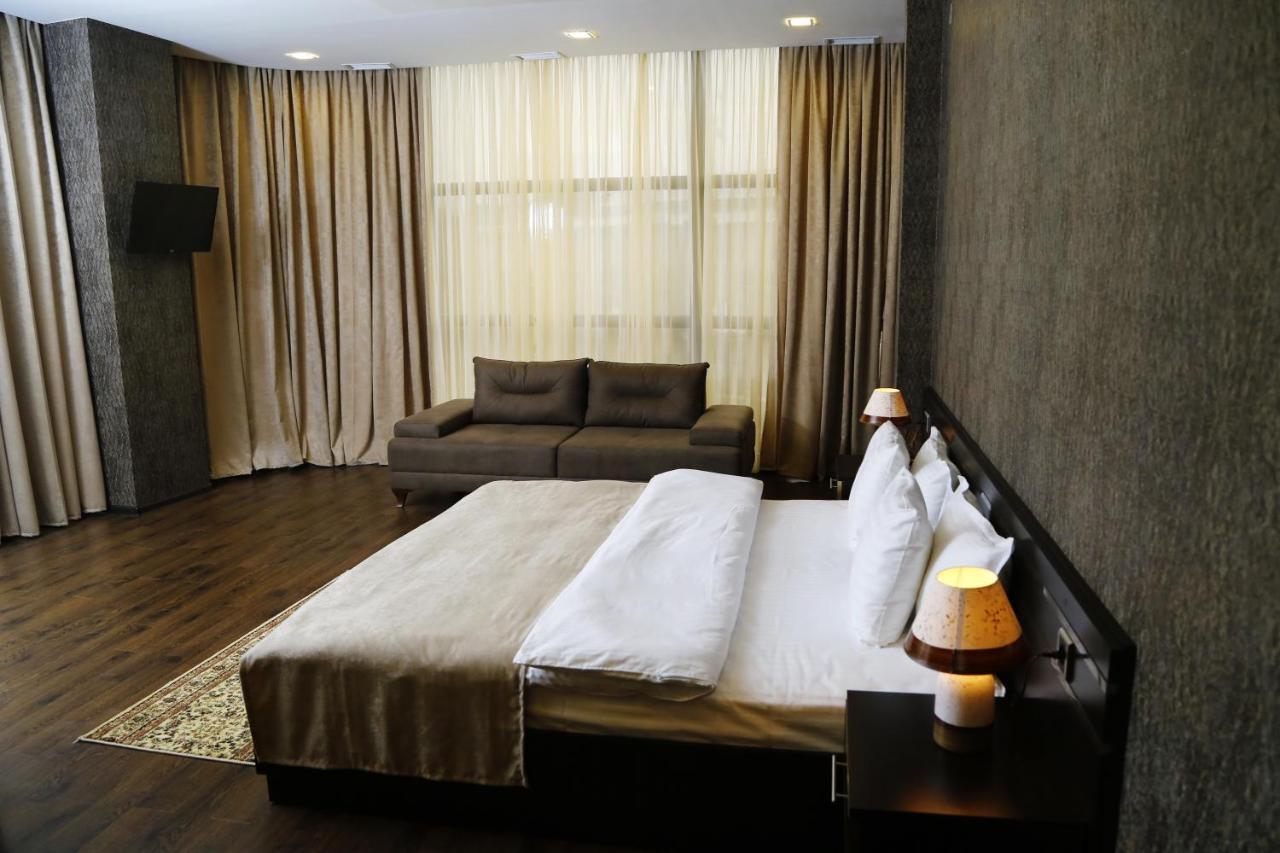 Tomu'S Hotel Ґюмрі Екстер'єр фото