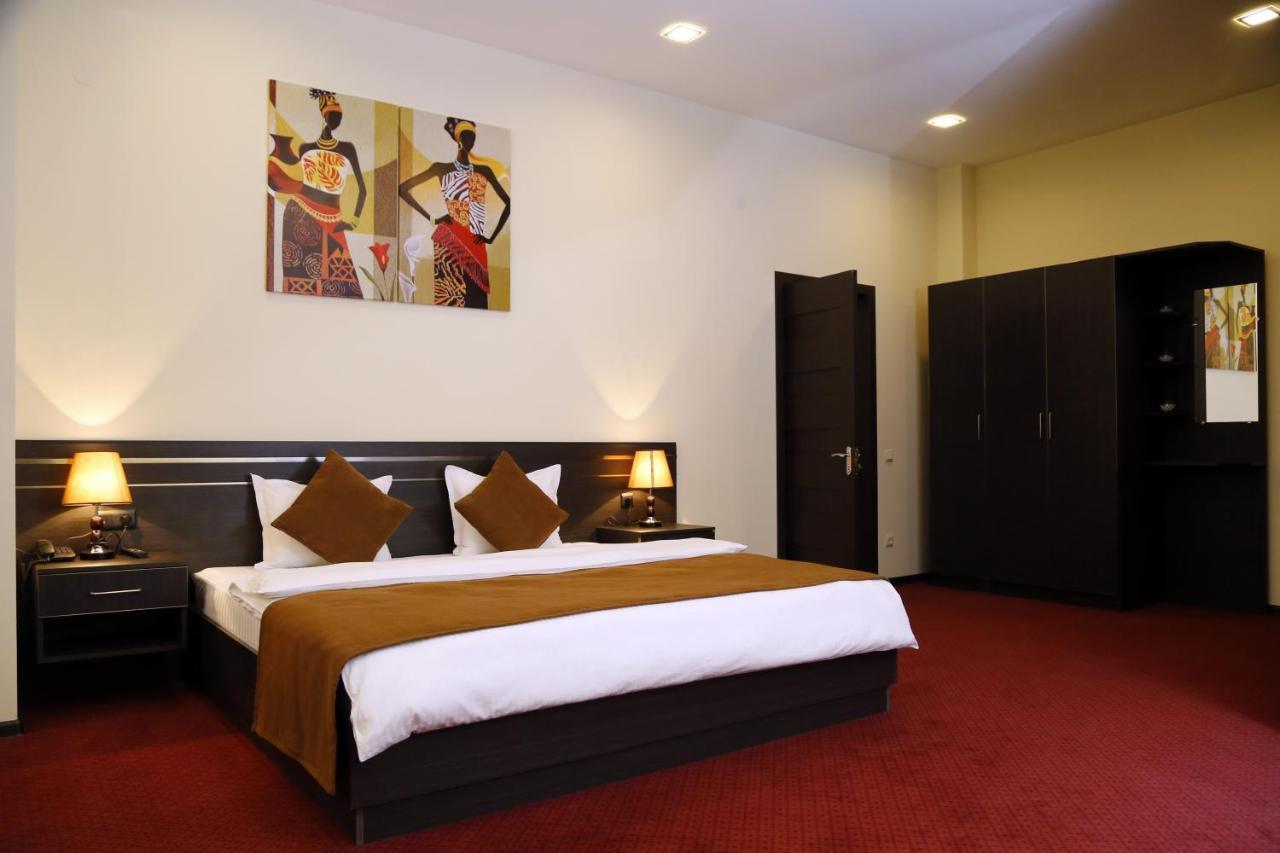 Tomu'S Hotel Ґюмрі Екстер'єр фото