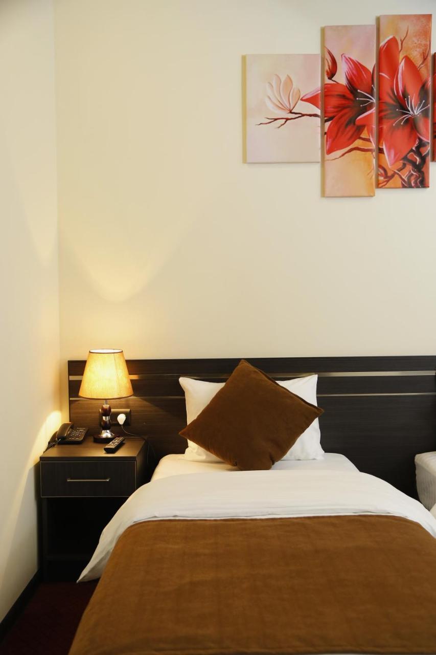 Tomu'S Hotel Ґюмрі Екстер'єр фото