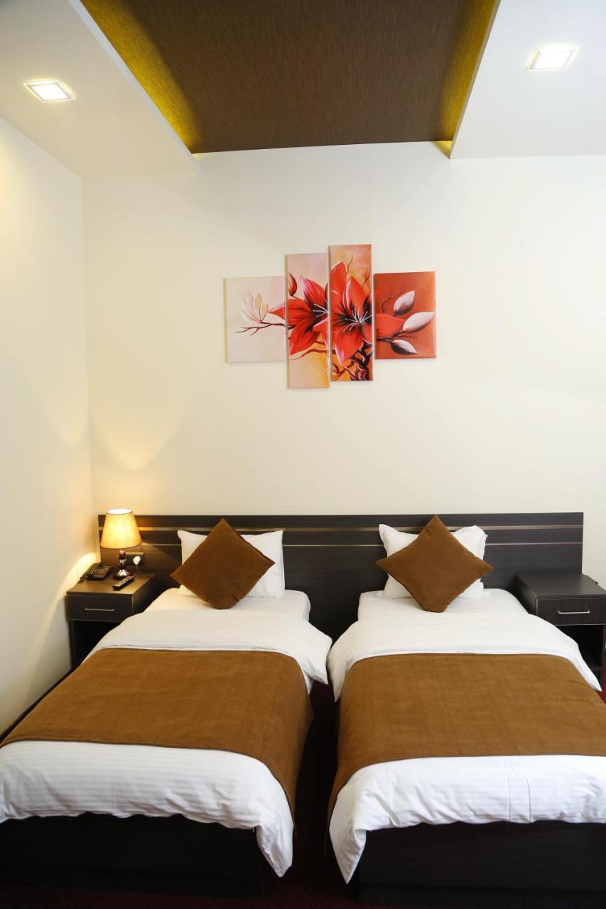 Tomu'S Hotel Ґюмрі Екстер'єр фото
