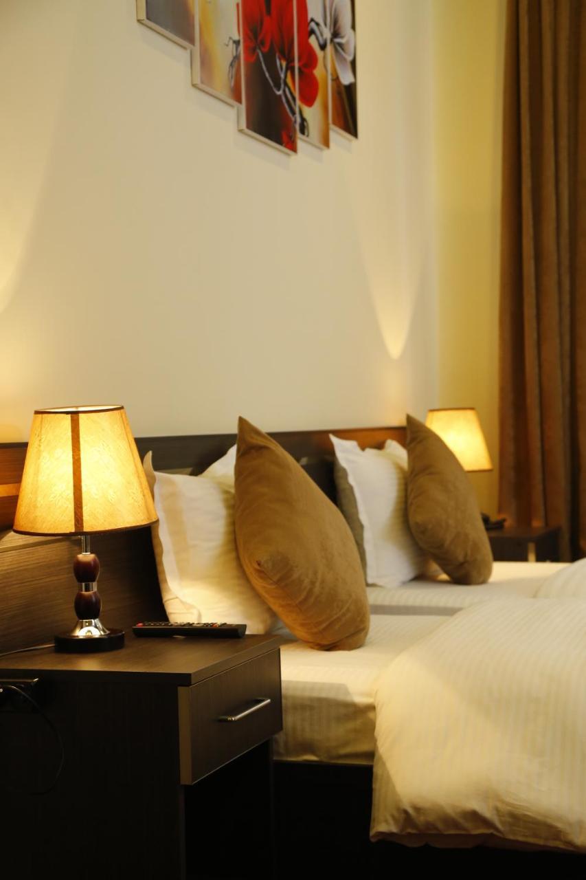 Tomu'S Hotel Ґюмрі Екстер'єр фото