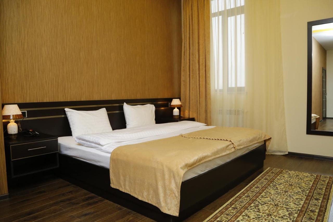 Tomu'S Hotel Ґюмрі Екстер'єр фото