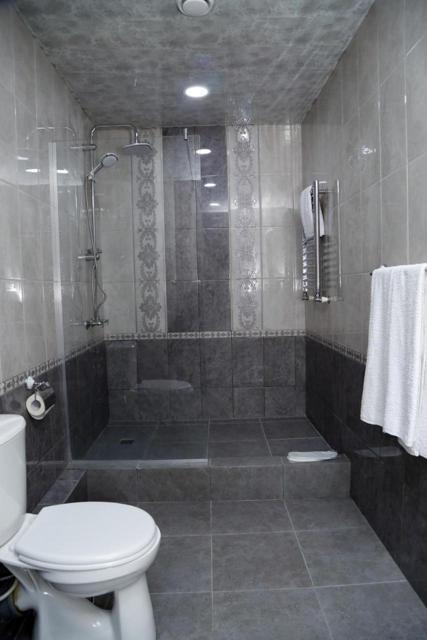 Tomu'S Hotel Ґюмрі Екстер'єр фото