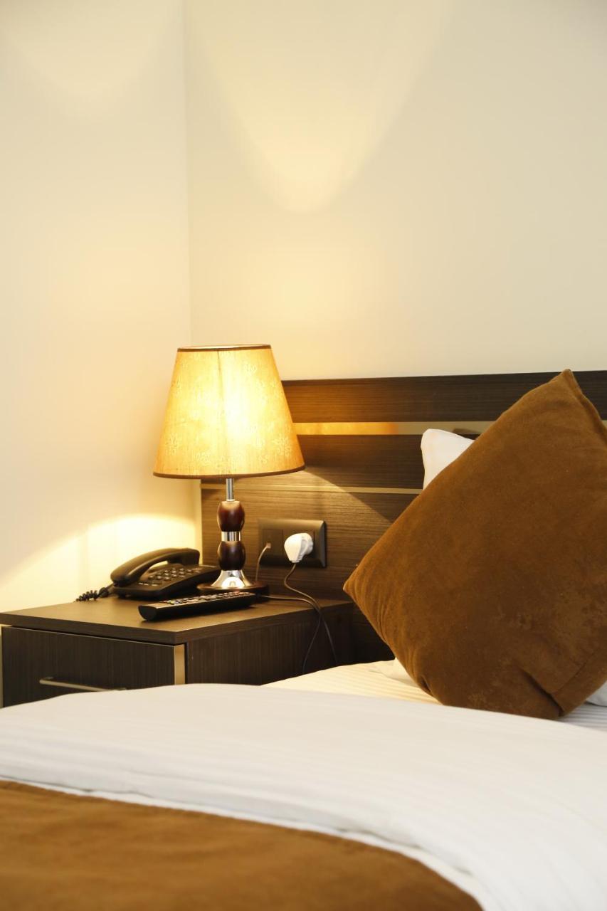 Tomu'S Hotel Ґюмрі Екстер'єр фото